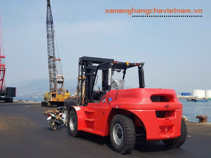 xe nâng trong xuất nhập khẩu