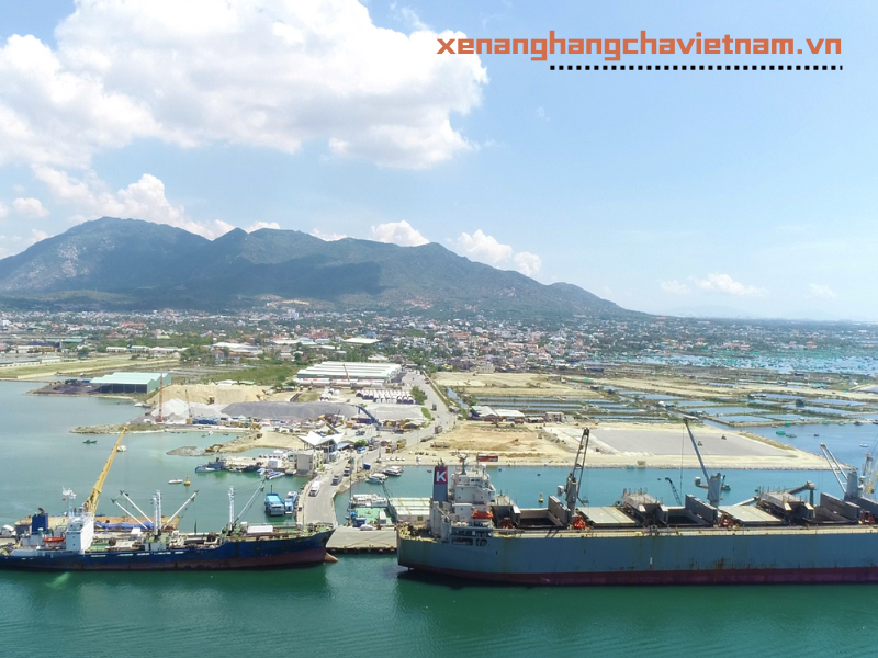 xe nâng trong xuất nhập khẩu