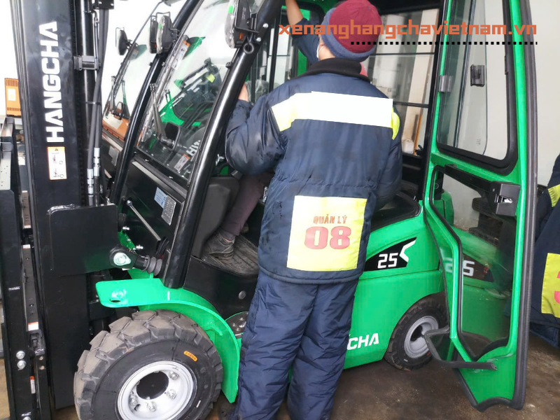 xe nâng kho lạnh