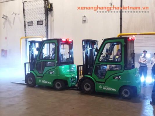 xe nâng kho lạnh