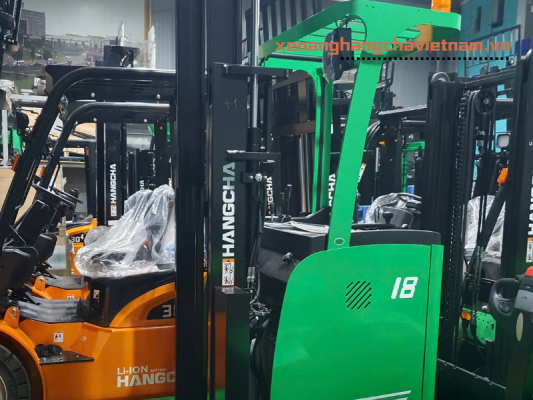 xe nâng reach truck 1.8 tấn